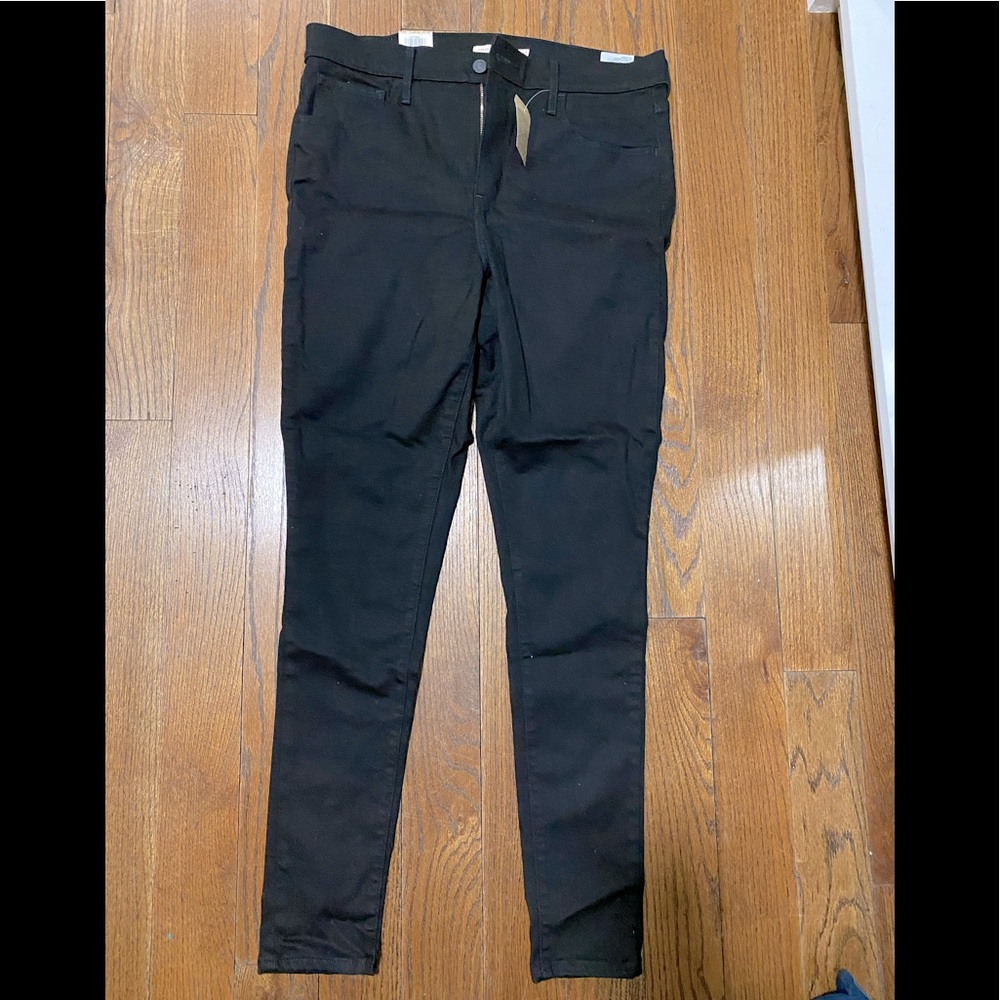 Black Levi’s super high rise skinny black jeans